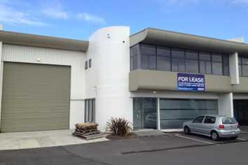Efficient Penrose Warehouse Combo | 465 m2