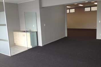 Efficient Penrose Warehouse Combo | 465 m2