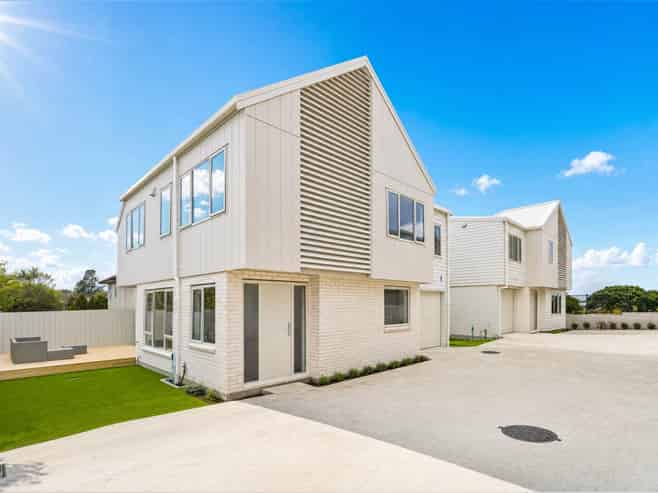 32 Glennandrew Drive, Half Moon Bay