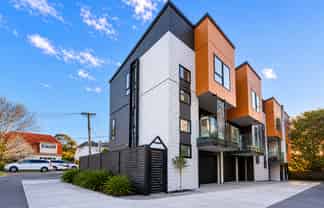 4B/190 Green Lane West, Greenlane