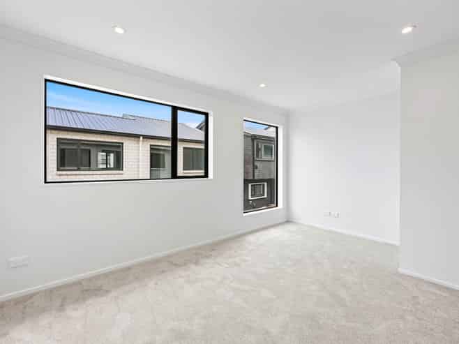 73E Royal Road, Massey