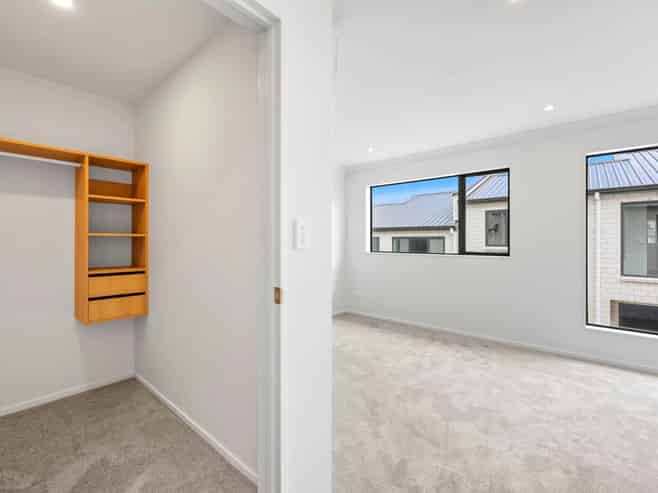 73E Royal Road, Massey