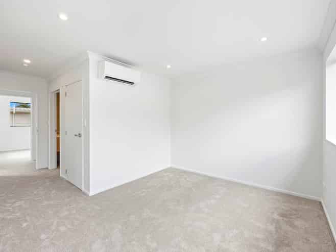 73E Royal Road, Massey