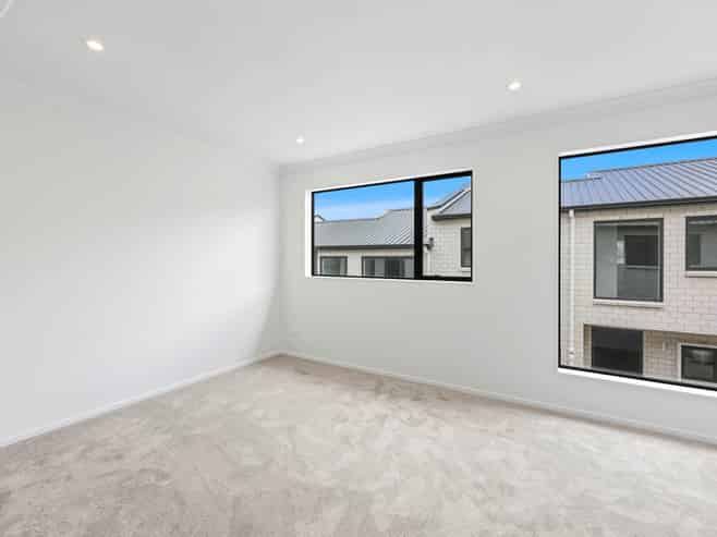 73E Royal Road, Massey
