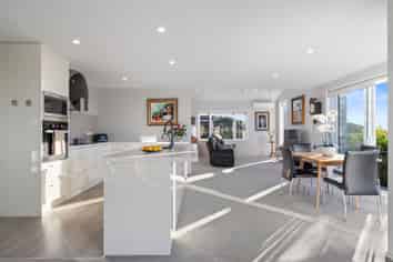 14 STONEDALE DRIVE, Pukekohe