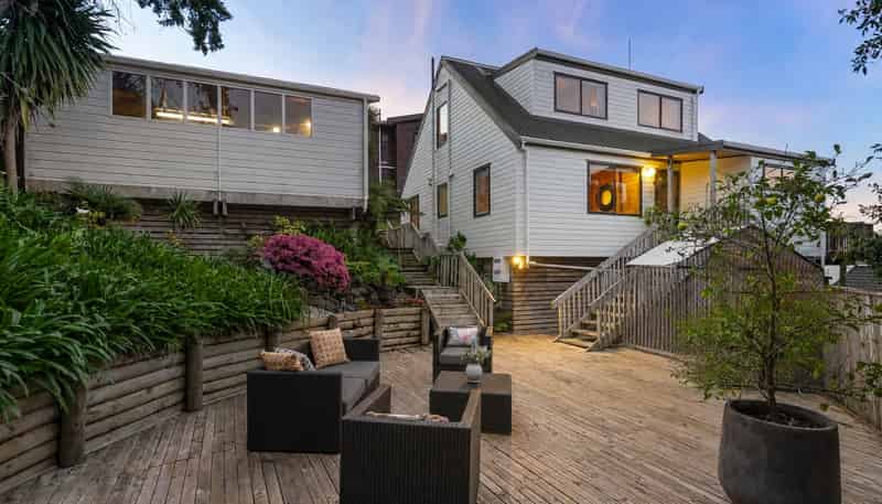 2/597 East Coast Road, Browns Bay