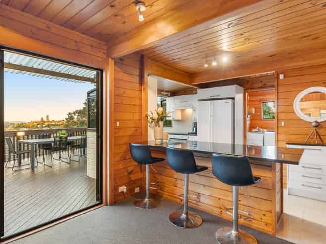 2/597 East Coast Road, Browns Bay