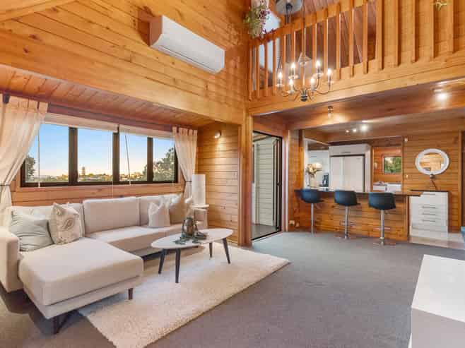 2/597 East Coast Road, Browns Bay