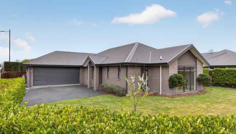 1 Eastfield Drive, Lincoln