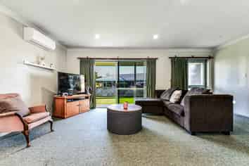 1B Saxbys Road, Glenview