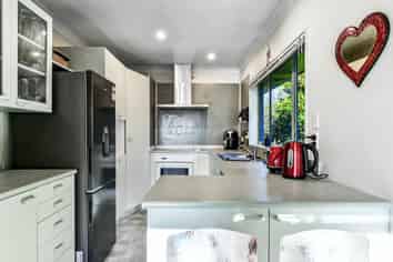 1B Saxbys Road, Glenview