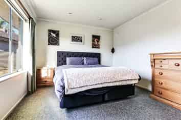 1B Saxbys Road, Glenview