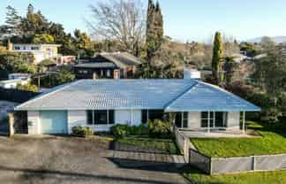 1B Saxbys Road, Glenview