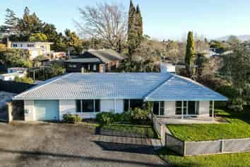 1B Saxbys Road, Glenview