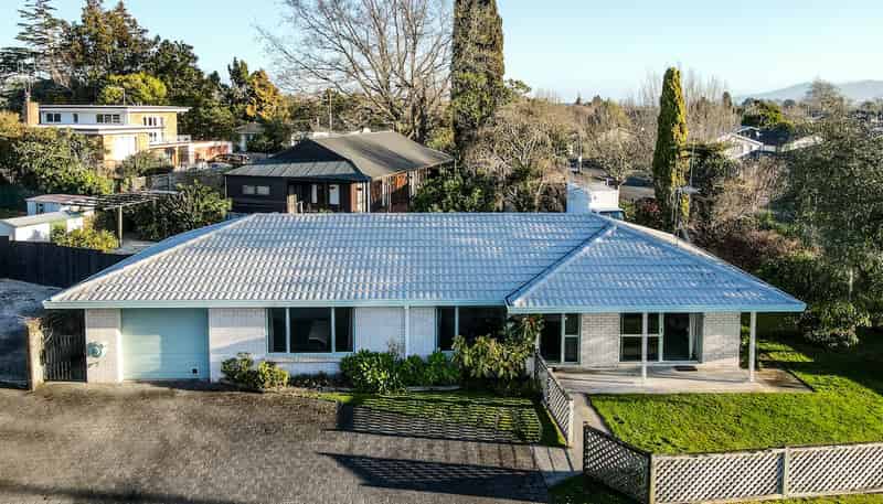 1B Saxbys Road, Glenview