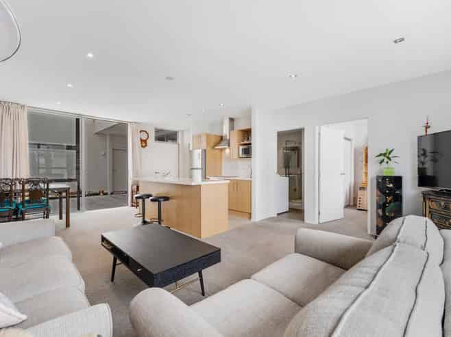 1G/1C Queen Mary Avenue, Epsom