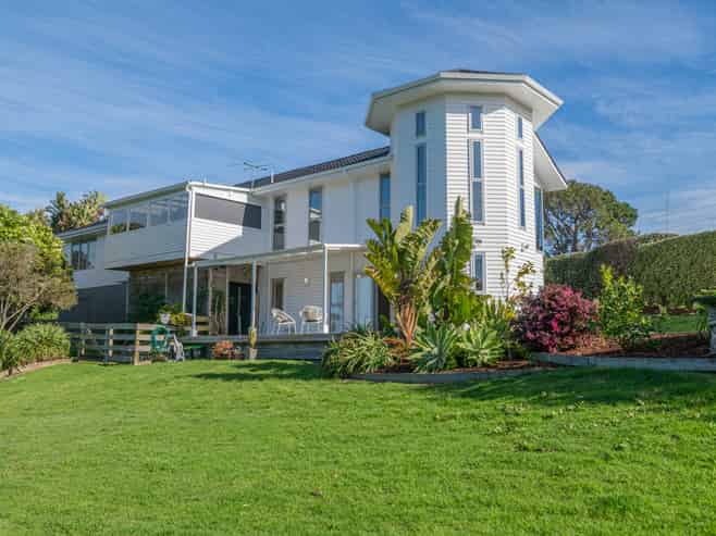 1/4 Roberts Road, Matakatia