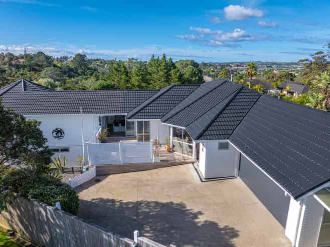1/4 Roberts Road, Matakatia
