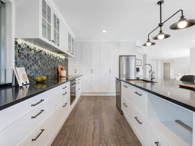 1/4 Roberts Road, Matakatia