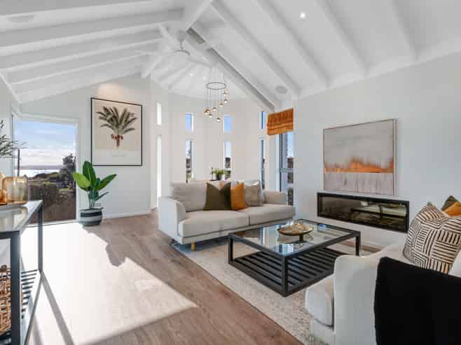 1/4 Roberts Road, Matakatia