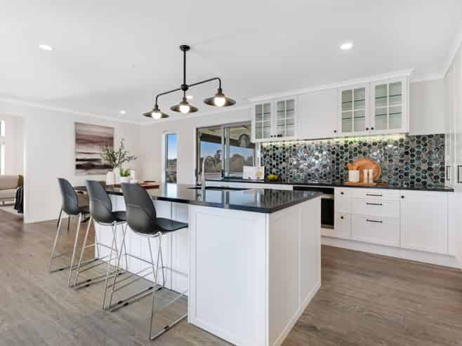 1/4 Roberts Road, Matakatia