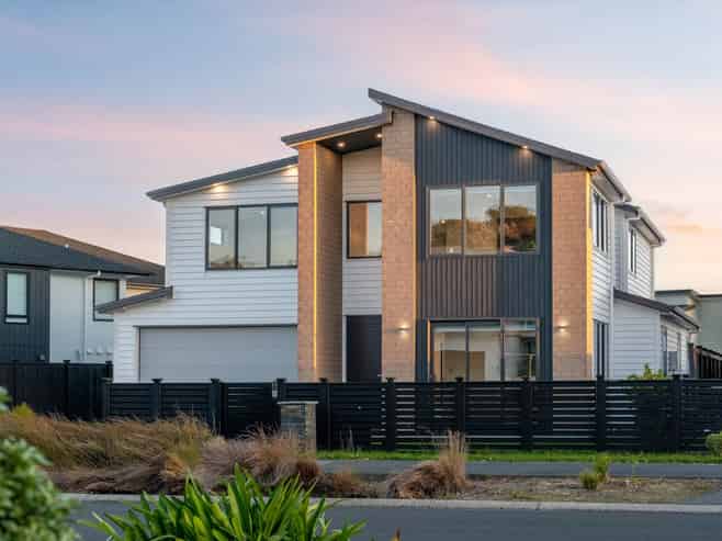 20 Headsail Drive, Long Bay