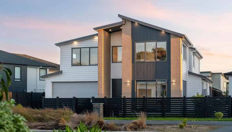20 Headsail Drive, Long Bay