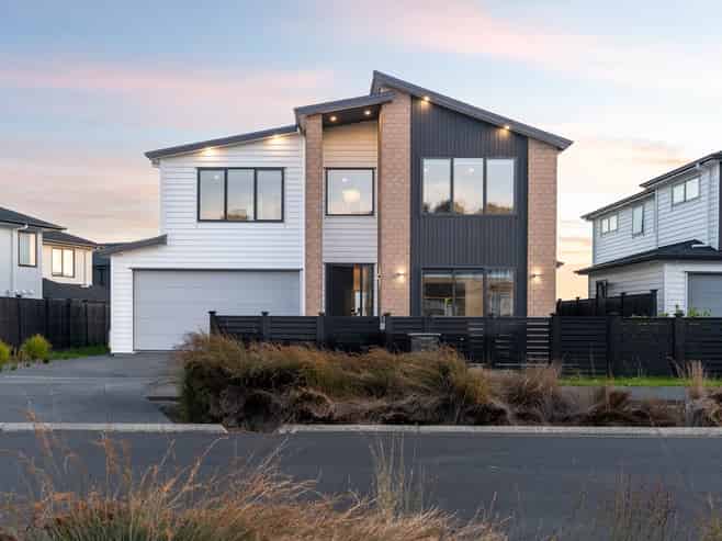 20 Headsail Drive, Long Bay