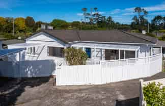 1042 Great North Road, Point Chevalier