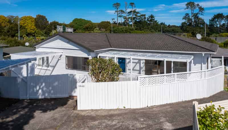 1042 Great North Road, Point Chevalier