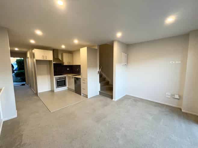 33/11 Ray Small Drive, Papakura
