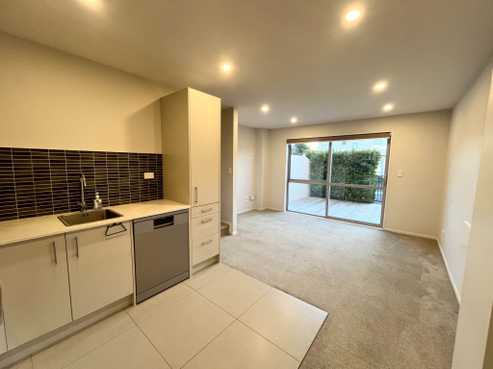 33/11 Ray Small Drive, Papakura