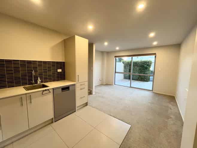 33/11 Ray Small Drive, Papakura