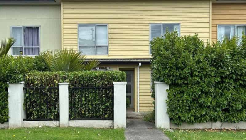 33/11 Ray Small Drive, Papakura