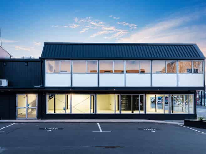 High-profile Showroom/warehouse