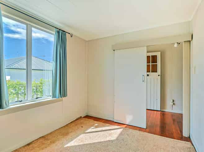 906 Willowpark Road North, Mayfair