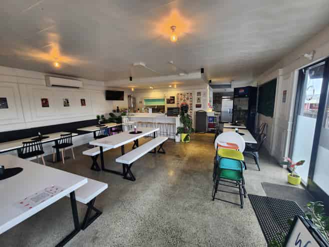 CLUCK'IN CHICKEN IN CENTRAL KERIKERI
