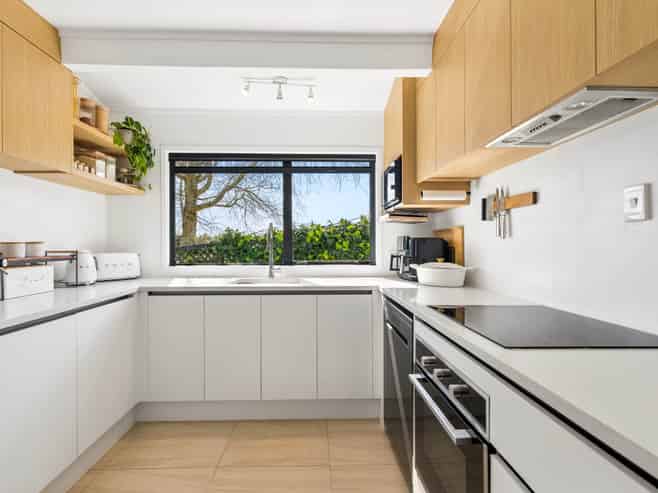 17C  Wilding Avenue, Epsom