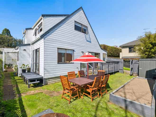 17C  Wilding Avenue, Epsom