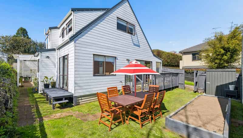 17C  Wilding Avenue, Epsom