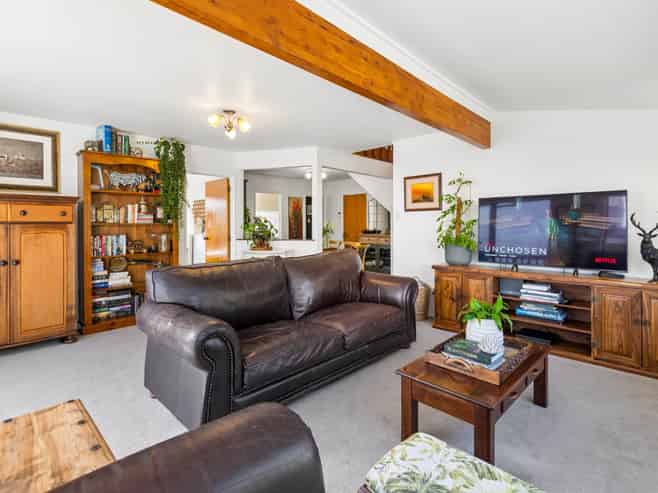 17C  Wilding Avenue, Epsom