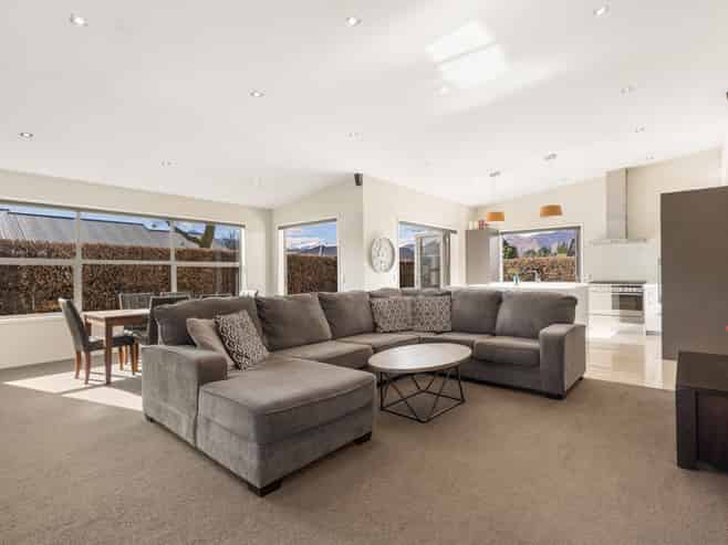 9 Haddows Place, Lake Hayes Estate