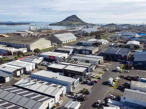 Modern Mount industrial - invest or occupy