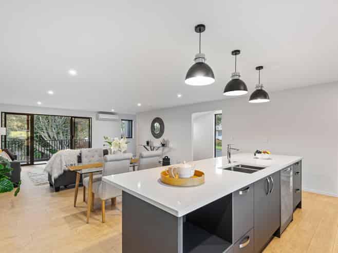 11 Fitzherbert Avenue, West Harbour
