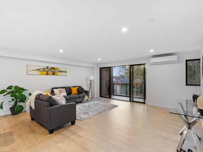 11 Fitzherbert Avenue, West Harbour