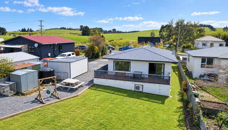 8 Macandrew Street, Owaka