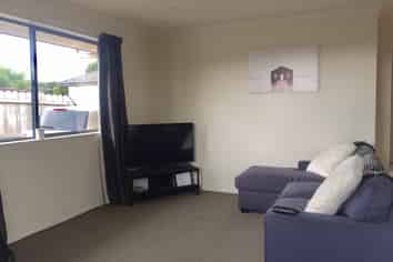 2/9a Araminta Place, Beachlands