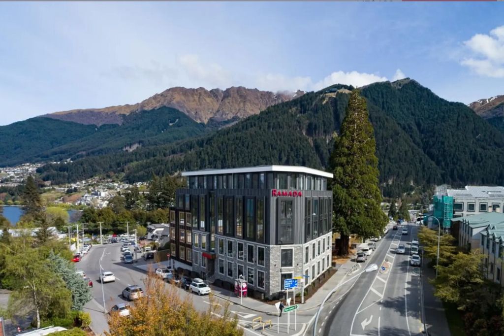 Get paid to party in Queenstown! 5