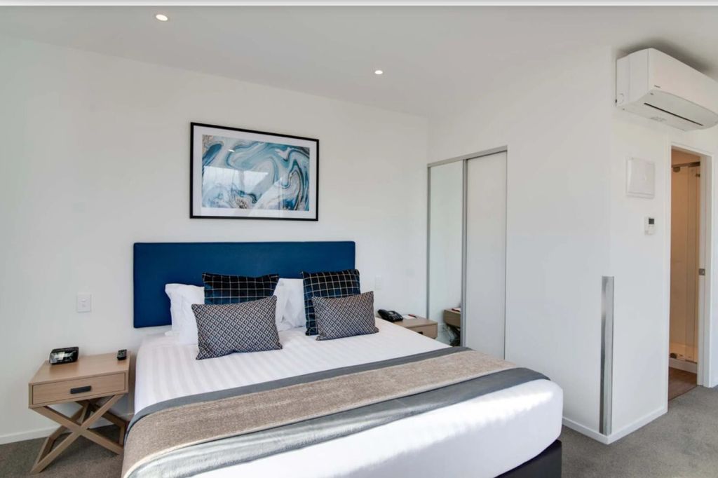 Get paid to party in Queenstown! 2