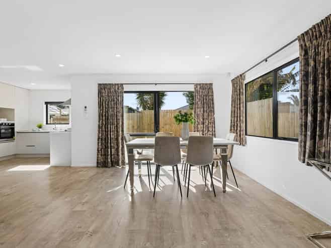 16B Romney Place, Manurewa